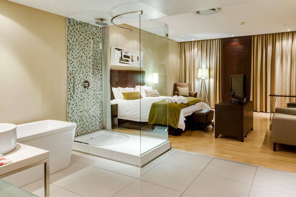 Protea Hotel By Marriott Transit O.R. Tambo Airport Kempton Park Exterior foto