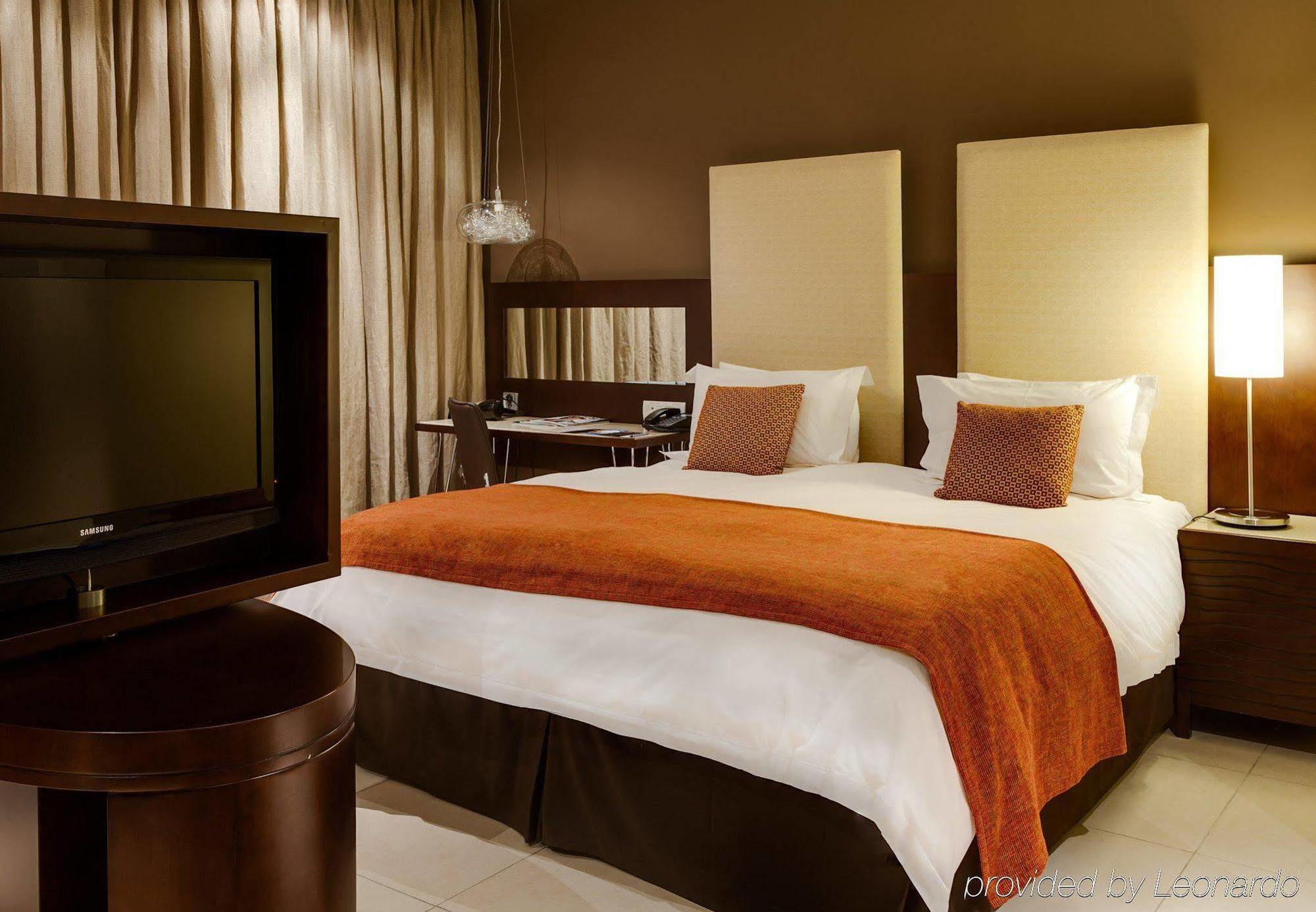 Protea Hotel By Marriott Transit O.R. Tambo Airport Kempton Park Exterior foto