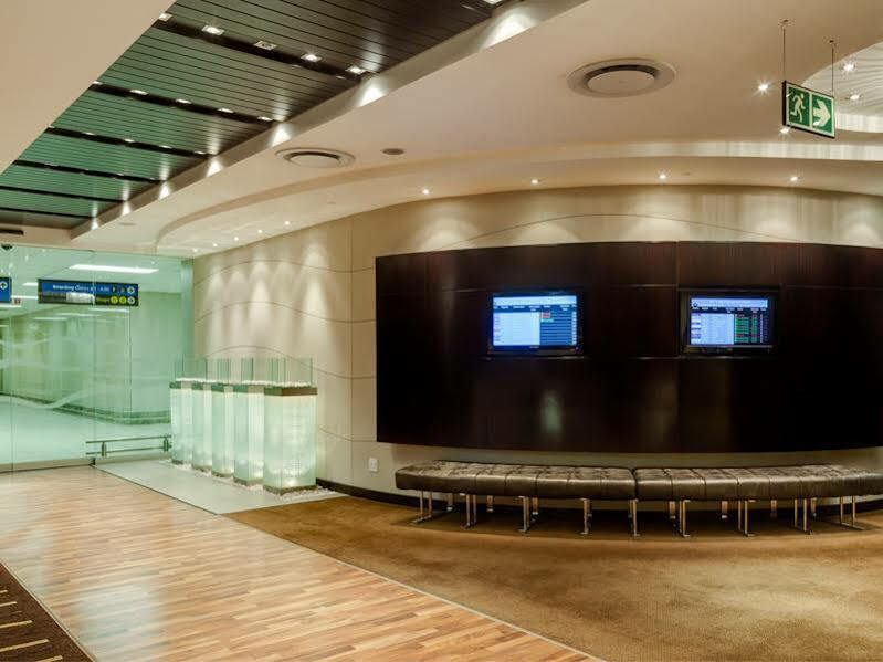 Protea Hotel By Marriott Transit O.R. Tambo Airport Kempton Park Exterior foto